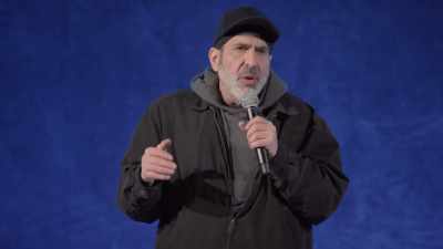 [audience laughing] - Dave Attell: Hot Cross Buns