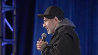 [audience laughing] - Dave Attell: Hot Cross Buns