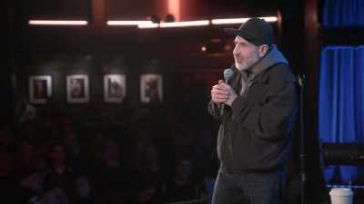 [audience laughing] - Dave Attell: Hot Cross Buns