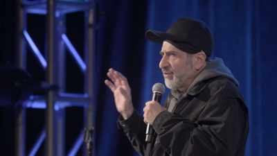 [audience laughing] - Dave Attell: Hot Cross Buns
