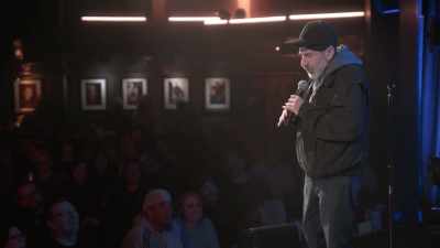 [audience laughing] - Dave Attell: Hot Cross Buns