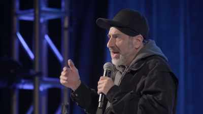 [audience laughing] - Dave Attell: Hot Cross Buns