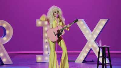 [audience laughing] - Trixie Mattel: Skinny Legend