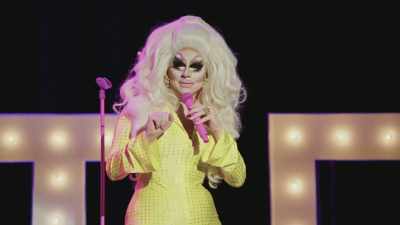 [audience laughing] - Trixie Mattel: Skinny Legend