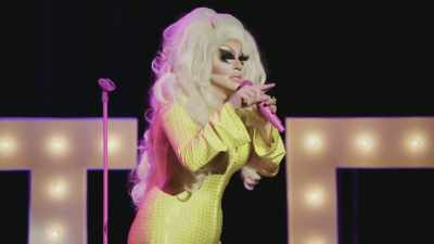 [audience laughing] - Trixie Mattel: Skinny Legend