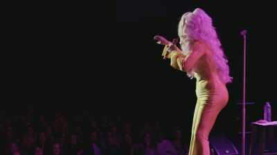 [audience laughing] - Trixie Mattel: Skinny Legend