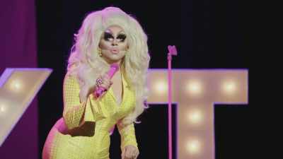 [audience laughing] - Trixie Mattel: Skinny Legend
