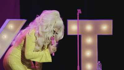 [audience laughing] - Trixie Mattel: Skinny Legend