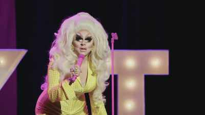 [audience laughing] - Trixie Mattel: Skinny Legend