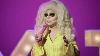 [audience laughing] - Trixie Mattel: Skinny Legend