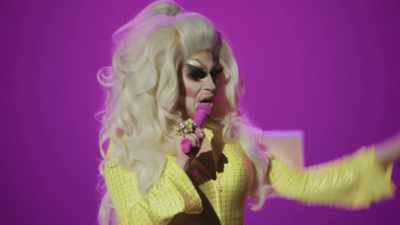 [audience laughing] - Trixie Mattel: Skinny Legend