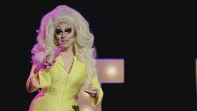 [audience laughing] - Trixie Mattel: Skinny Legend