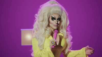 [audience laughing] - Trixie Mattel: Skinny Legend
