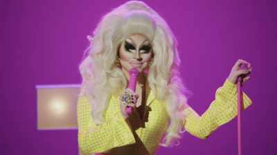 [audience laughing] - Trixie Mattel: Skinny Legend