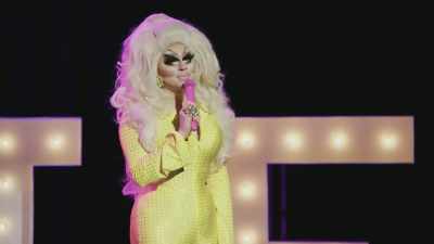 [audience laughing] - Trixie Mattel: Skinny Legend