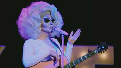[audience laughing] - Trixie Mattel: Skinny Legend