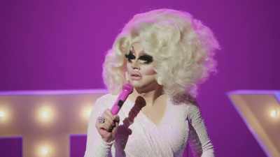 [audience laughing] - Trixie Mattel: Skinny Legend
