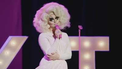 [audience laughing] - Trixie Mattel: Skinny Legend
