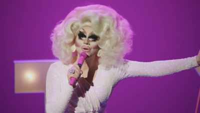 [audience laughing] - Trixie Mattel: Skinny Legend