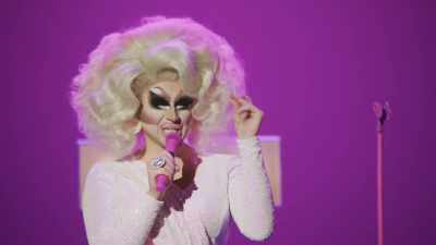 [audience laughing] - Trixie Mattel: Skinny Legend