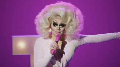 [audience laughing] - Trixie Mattel: Skinny Legend