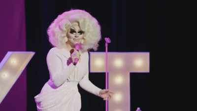 [audience laughing] - Trixie Mattel: Skinny Legend