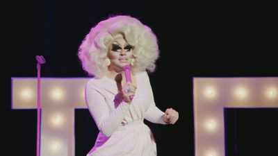 [audience laughing] - Trixie Mattel: Skinny Legend