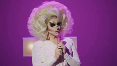 [audience laughing] - Trixie Mattel: Skinny Legend