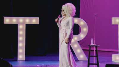 [audience laughing] - Trixie Mattel: Skinny Legend