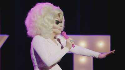 [audience laughing] - Trixie Mattel: Skinny Legend