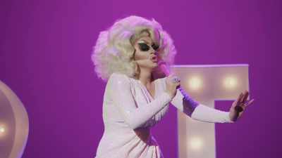 [audience laughing] - Trixie Mattel: Skinny Legend