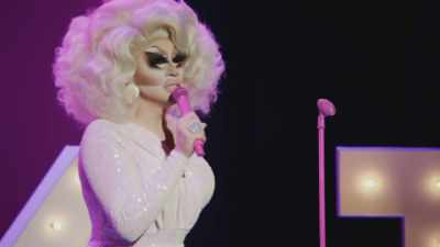 [audience laughing] - Trixie Mattel: Skinny Legend