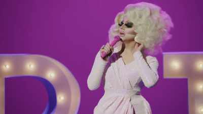 [audience laughing] - Trixie Mattel: Skinny Legend
