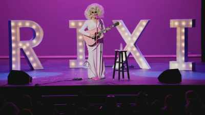 [audience laughing] - Trixie Mattel: Skinny Legend