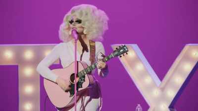 [audience laughing] - Trixie Mattel: Skinny Legend