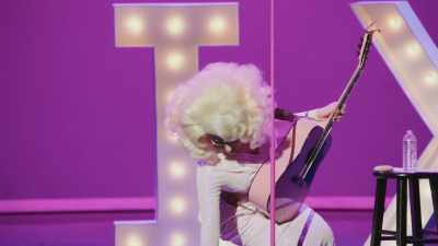 [audience laughing] - Trixie Mattel: Skinny Legend
