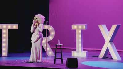 [audience laughing] - Trixie Mattel: Skinny Legend