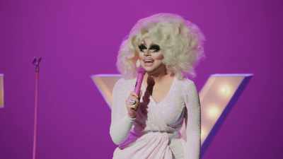 [audience laughing] - Trixie Mattel: Skinny Legend
