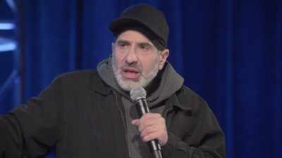 [audience laughing] - Dave Attell: Hot Cross Buns