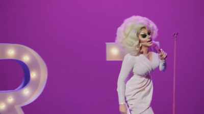 [audience laughing] - Trixie Mattel: Skinny Legend