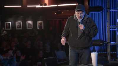 [audience laughing] - Dave Attell: Hot Cross Buns
