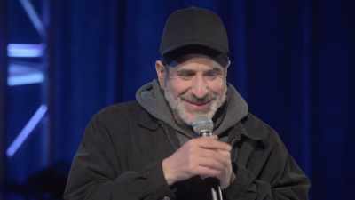 [audience laughing] - Dave Attell: Hot Cross Buns