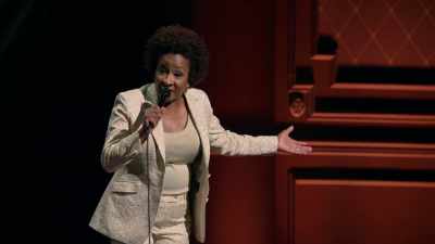 [audience laughing] - Wanda Sykes: Not Normal