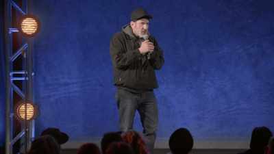 [audience laughing] - Dave Attell: Hot Cross Buns