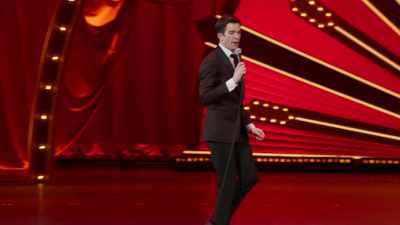 [audience laughing] - John Mulaney: Kid Gorgeous at Radio City