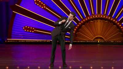 [audience laughing] - John Mulaney: Kid Gorgeous at Radio City