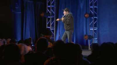 [audience laughing] - Dave Attell: Hot Cross Buns