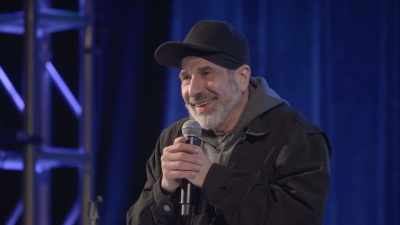 [audience laughing] - Dave Attell: Hot Cross Buns