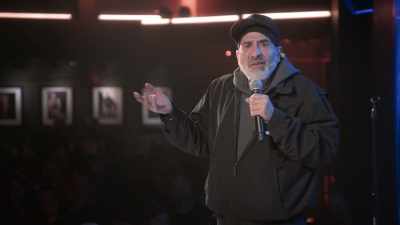 [audience laughing] - Dave Attell: Hot Cross Buns