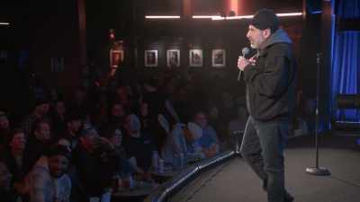 [audience laughing] - Dave Attell: Hot Cross Buns